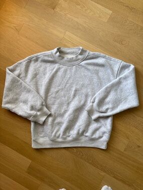 Abercrombie & Fitch Light Gray Crewneck Sweatshirt